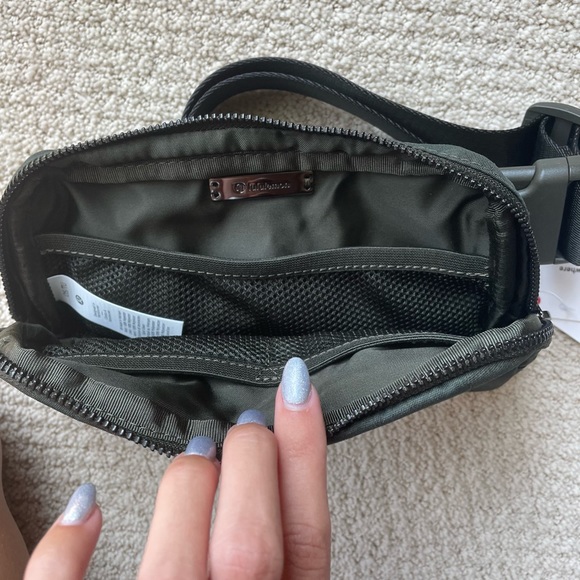 lululemon everywhere belt bag - Picture 5 of 9